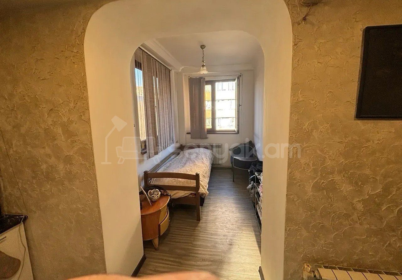 3 Սենյականոց Բնակարան Քարե Շենքում, 78քմ, 7/8 հարկ, Կապիտալ Վերանորոգված