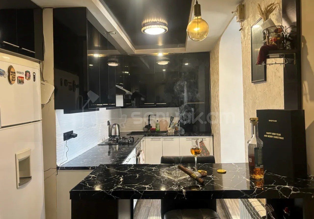 3 Սենյականոց Բնակարան Քարե Շենքում, 78քմ, 7/8 հարկ, Կապիտալ Վերանորոգված