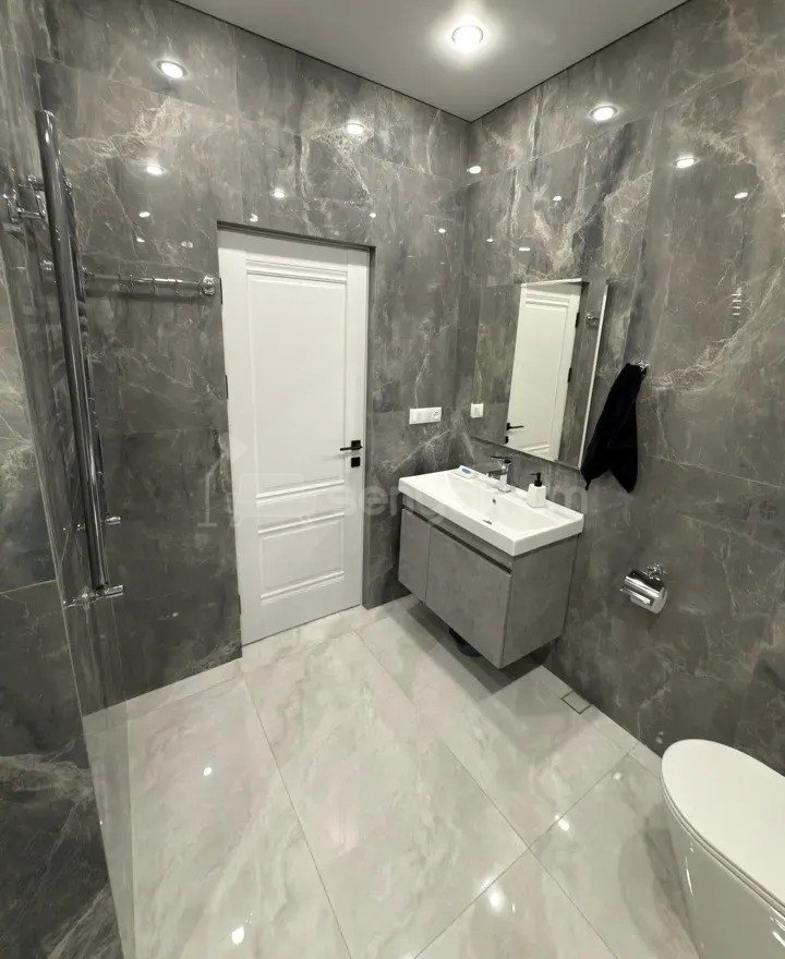 3 Սենյականոց Բնակարան Նորակառույցում, 99քմ, 2/18 հարկ, Կապիտալ Վերանորոգված