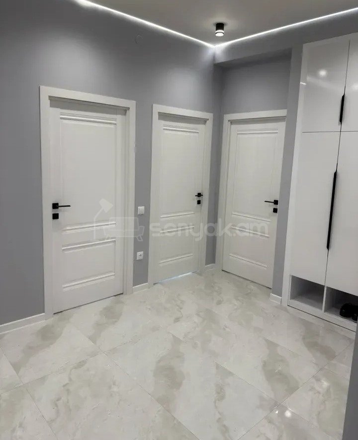 3 Սենյականոց Բնակարան Նորակառույցում, 99քմ, 2/18 հարկ, Կապիտալ Վերանորոգված