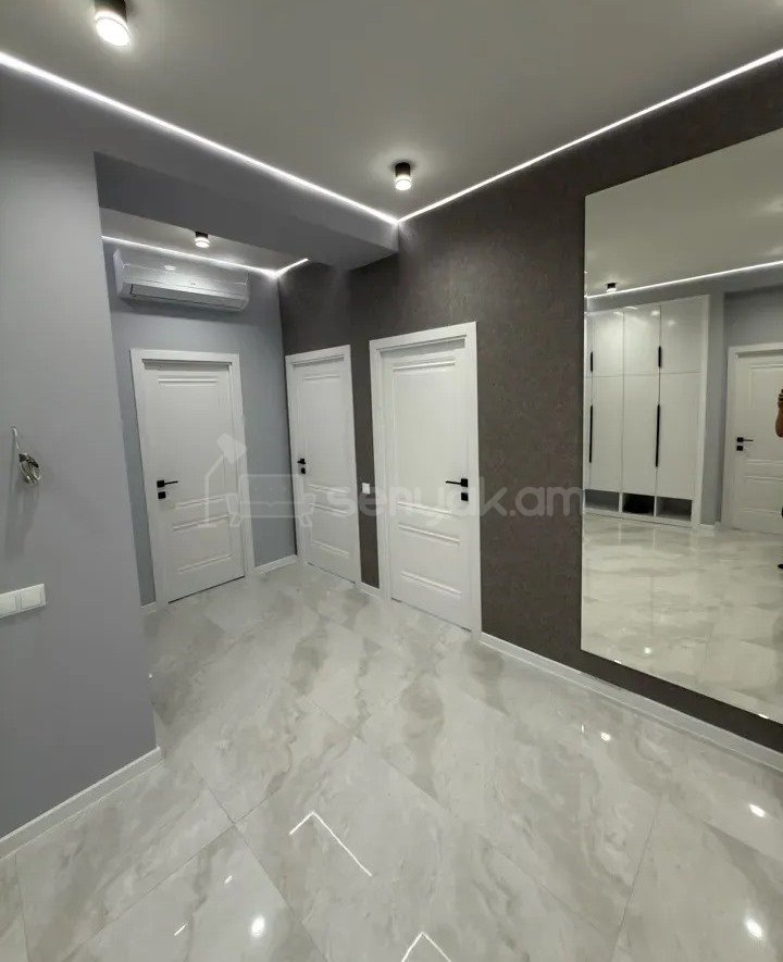 3 Սենյականոց Բնակարան Նորակառույցում, 99քմ, 2/18 հարկ, Կապիտալ Վերանորոգված