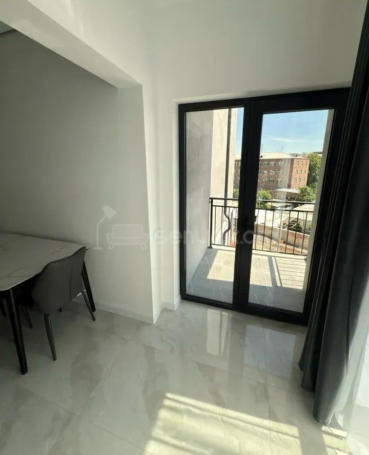 3 Սենյականոց Բնակարան Նորակառույցում, 99քմ, 2/18 հարկ, Կապիտալ Վերանորոգված