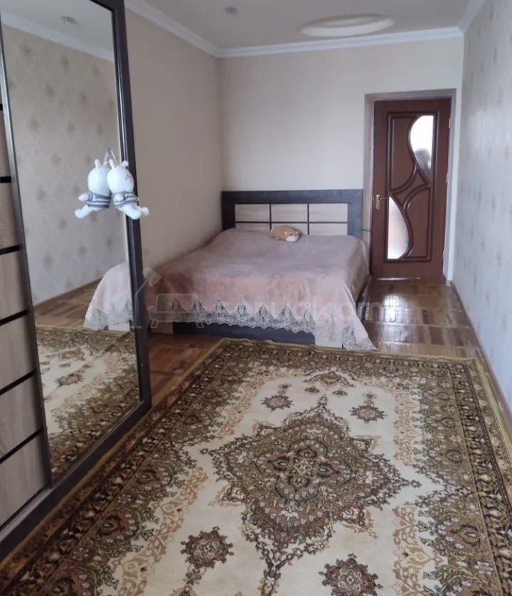 2 Սենյականոց Բնակարան Քարե Շենքում, 65քմ, 3/5 հարկ, Նորմալ Վիճակում, Կահավորված, Արևկող