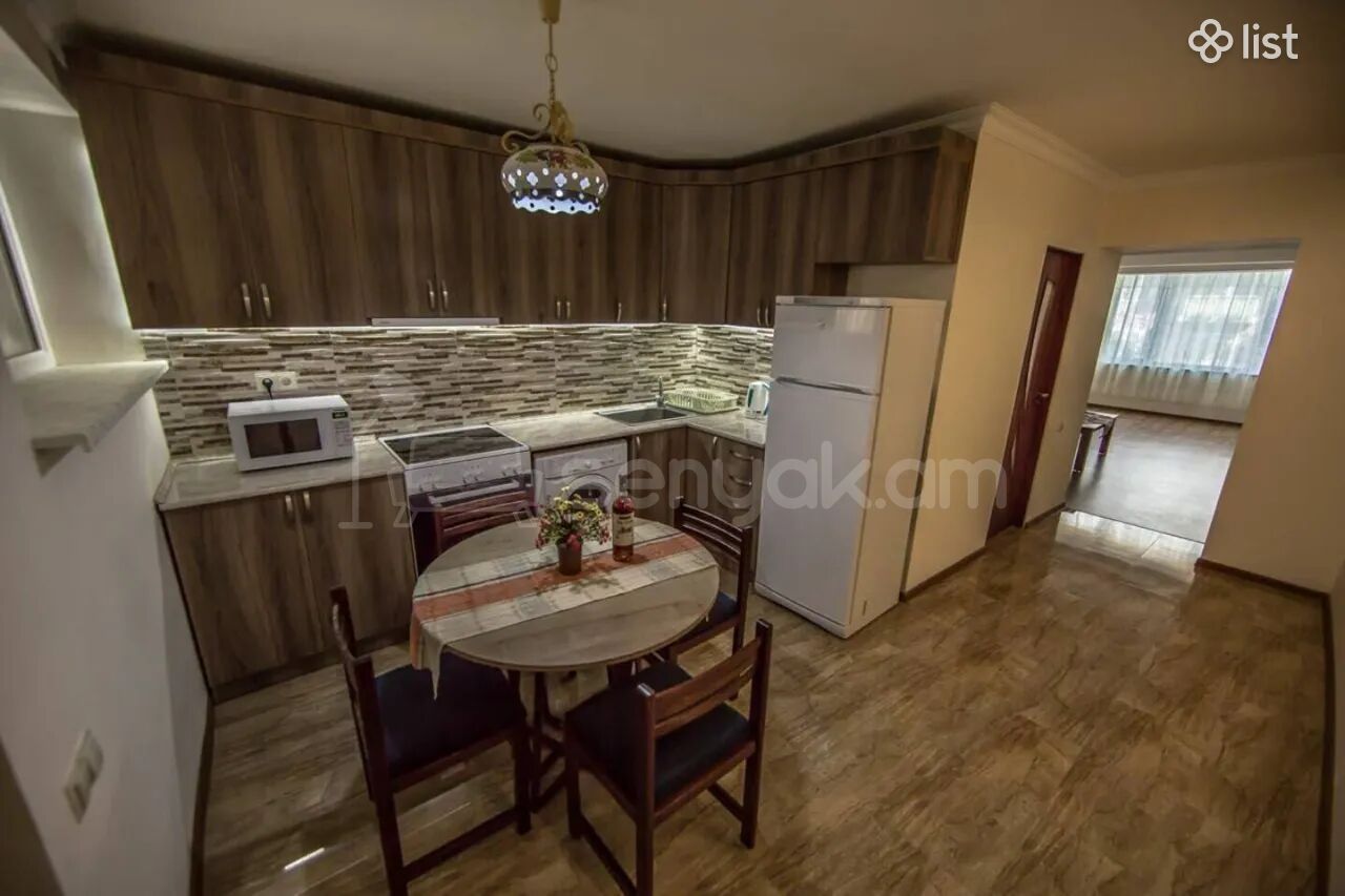 3 Սենյականոց Բնակարան Քարե Շենքում, 59քմ, 2/7 հարկ, Կապիտալ Վերանորոգված