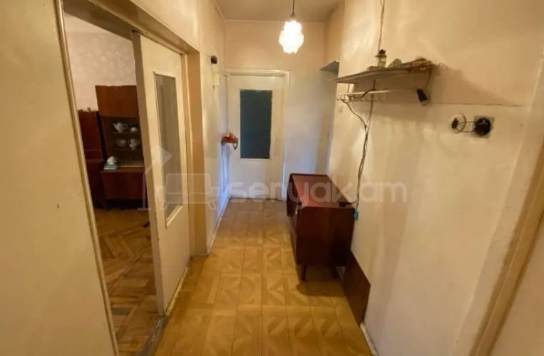 2 Սենյականոց Բնակարան Քարե Շենքում, 62քմ, 5/5 հարկ, Պետական Վիճակում, Կահավորված