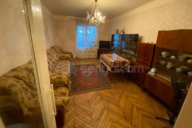 2 Սենյականոց Բնակարան Քարե Շենքում, 62քմ, 5/5 հարկ, Պետական Վիճակում, Կահավորված
