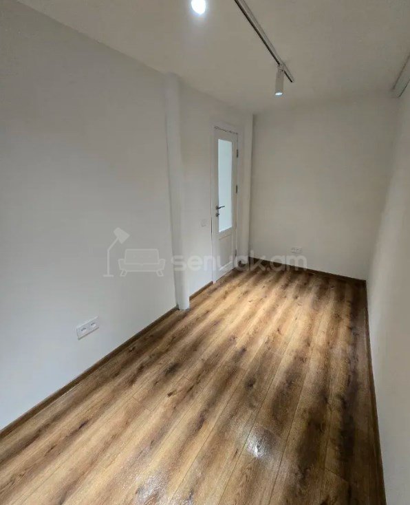 Օֆիսային Տարածք, 40քմ, Կապիտալ Վերանորոգված