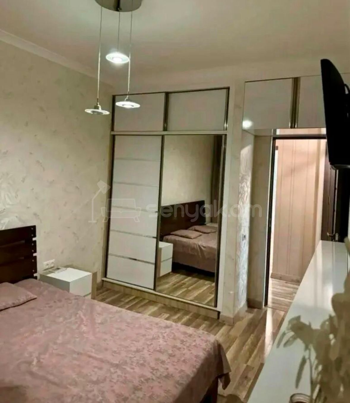 4 Սենյականոց Բնակարան, 84քմ, 6/9 հարկ, Դիզայներական Վերանորոգված, Կահավորված, Արևկող