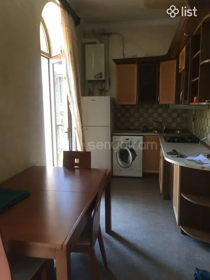 1 Սենյականոց Բնակարան Քարե Շենքում, 45քմ, 3/3 հարկ, Կապիտալ Վերանորոգված, Կահավորված, Արևկող