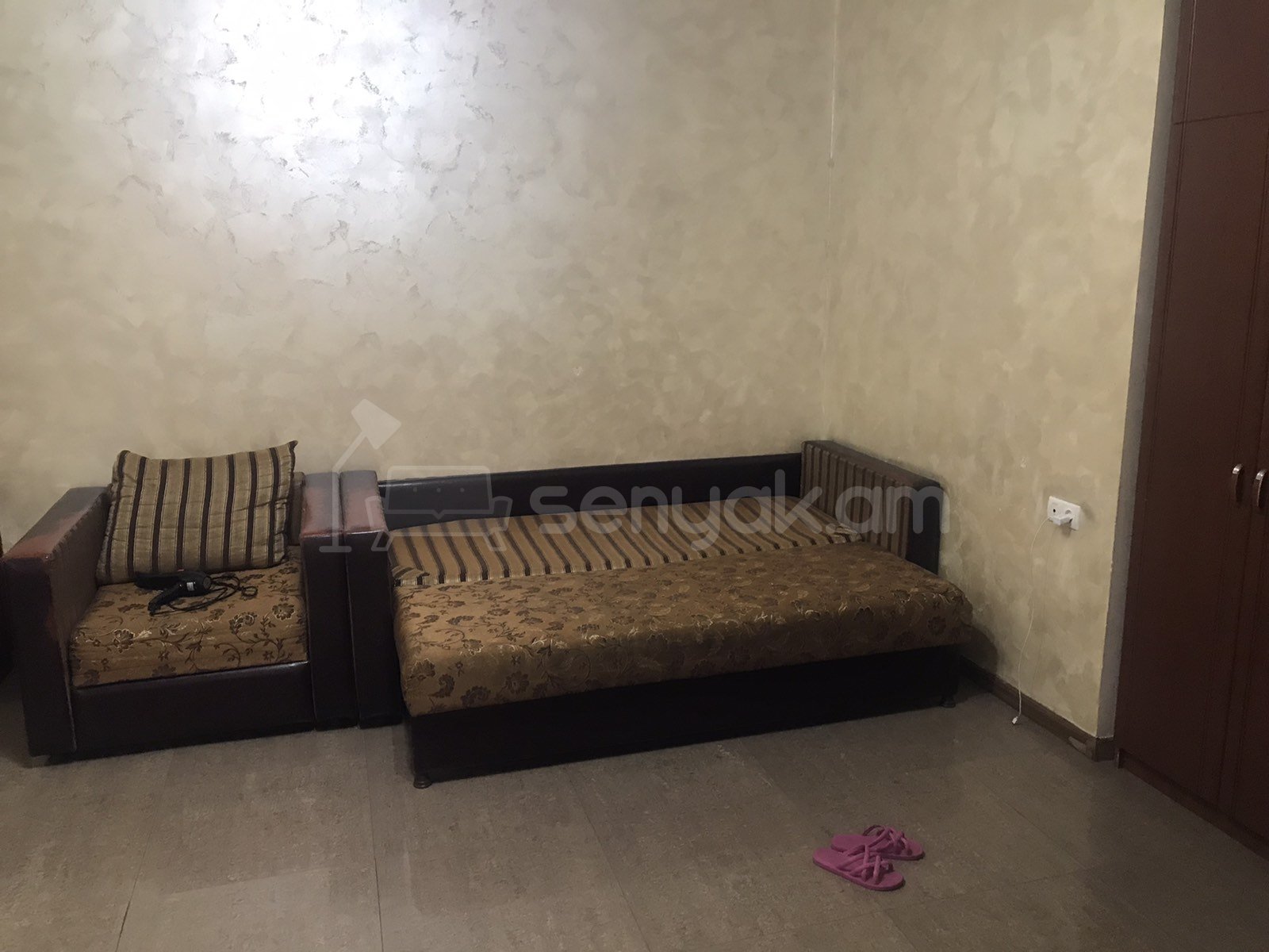 1 Սենյականոց Բնակարան Քարե Շենքում, 45քմ, 3/3 հարկ, Կապիտալ Վերանորոգված, Կահավորված, Արևկող