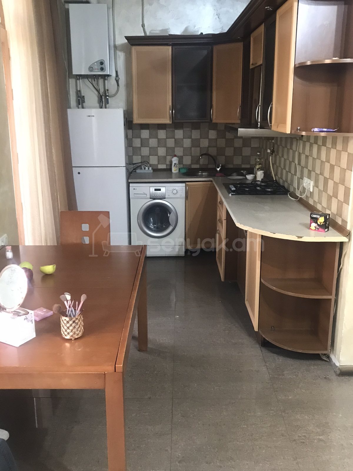 1 Սենյականոց Բնակարան Քարե Շենքում, 45քմ, 3/3 հարկ, Կապիտալ Վերանորոգված, Կահավորված, Արևկող