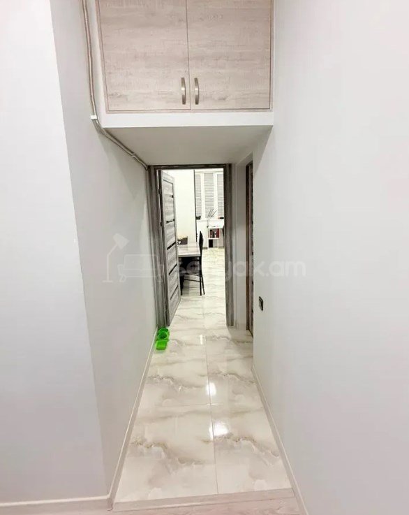 2 Սենյականոց Բնակարան Քարե Շենքում, 62քմ, 5/5 հարկ, Կապիտալ Վերանորոգված