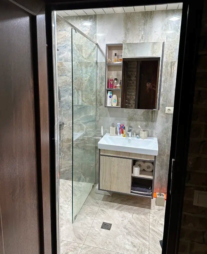 3 Սենյականոց Բնակարան Քարե Շենքում, 71քմ, 3/4 հարկ, Կապիտալ Վերանորոգված, Կահավորված, Արևկող