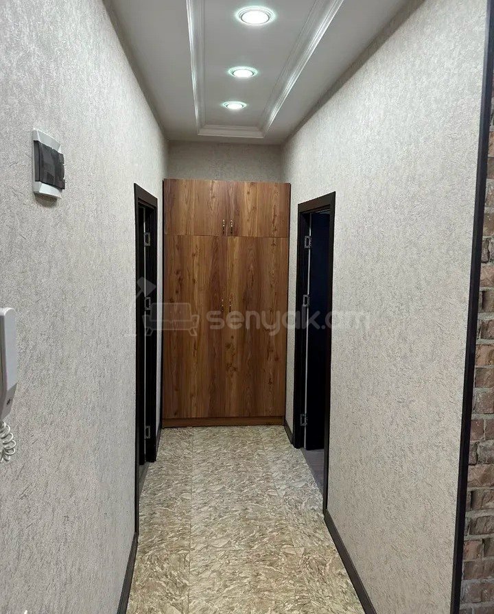 3 Սենյականոց Բնակարան Քարե Շենքում, 71քմ, 3/4 հարկ, Կապիտալ Վերանորոգված, Կահավորված, Արևկող
