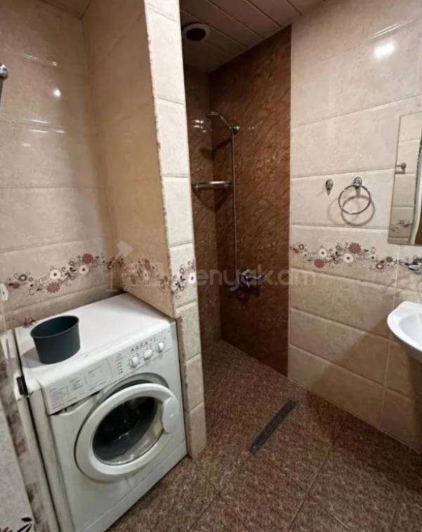 2 Սենյականոց Բնակարան Քարե Շենքում, 62քմ, 2/5 հարկ, Կոսմետիկ Վերանորոգված, Կահավորված, Արևկող