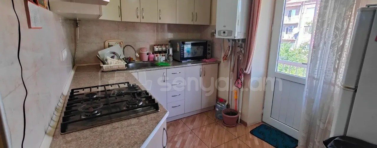 2 Սենյականոց Բնակարան Քարե Շենքում, 88քմ, 5/5 հարկ, Կապիտալ Վերանորոգված