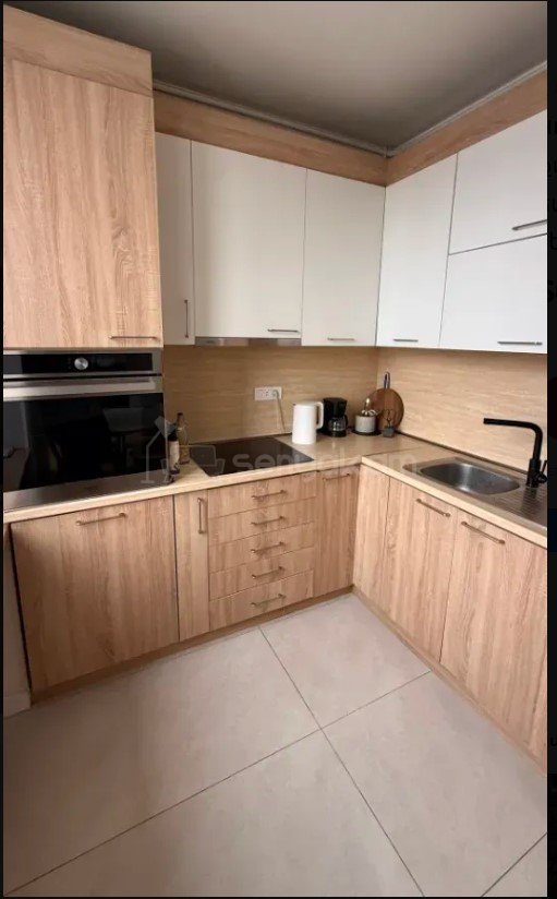 2 Սենյականոց Բնակարան Քարե Շենքում, 60քմ, 5/5 հարկ, Դիզայներական Վերանորոգված, Կահավորված