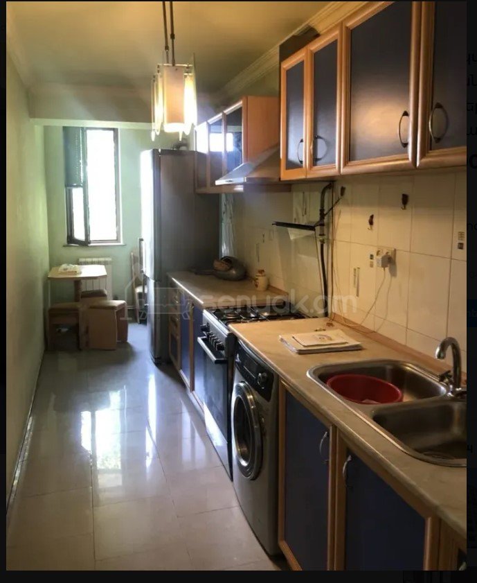 3 Սենյականոց Բնակարան Քարե Շենքում, 80քմ, 4/5 հարկ, Կապիտալ Վերանորոգված, Կահավորված
