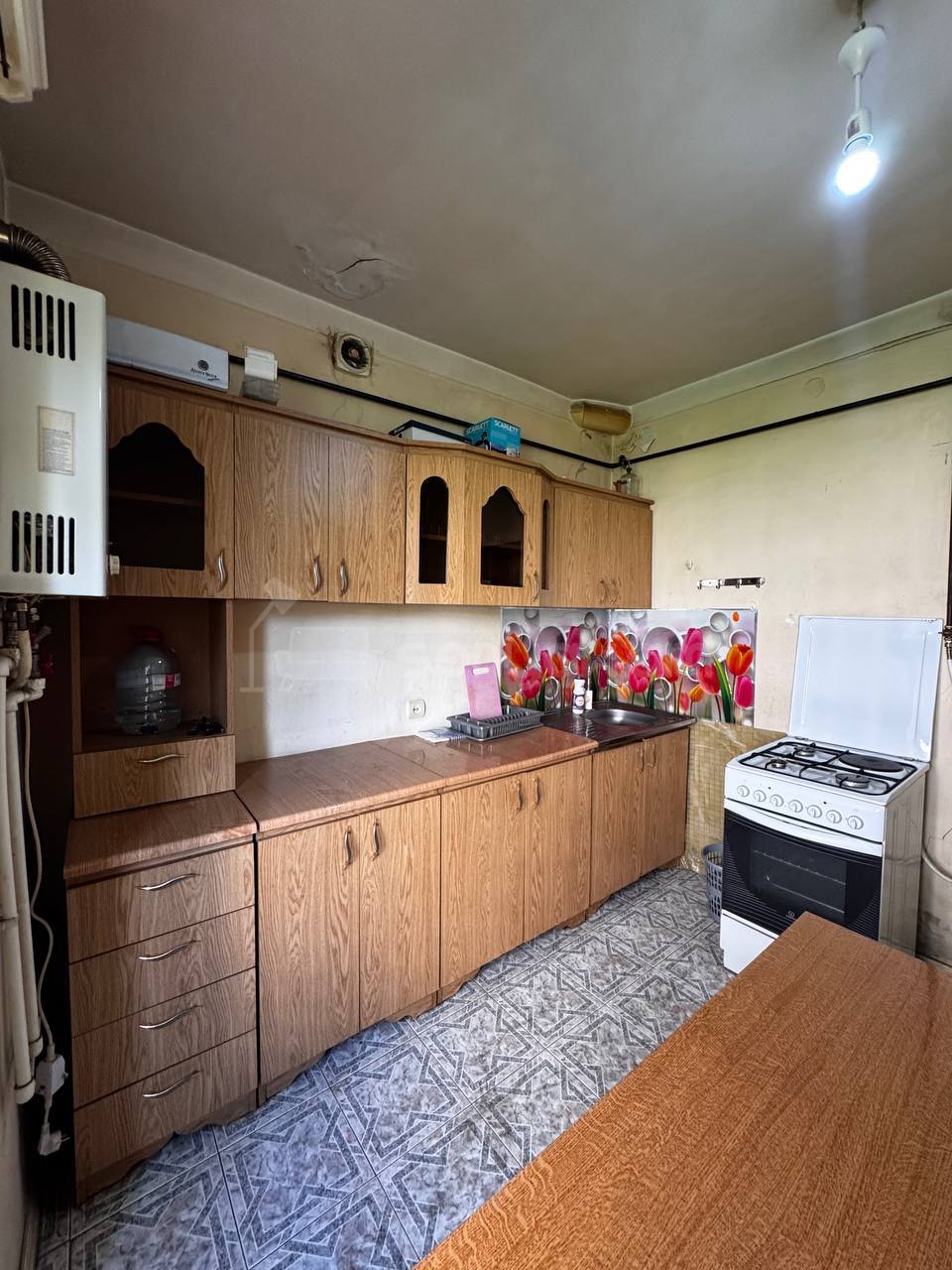1 Սենյականոց Բնակարան Քարե Շենքում, 40քմ, 6/6 հարկ, Կապիտալ Վերանորոգված, Կահավորված