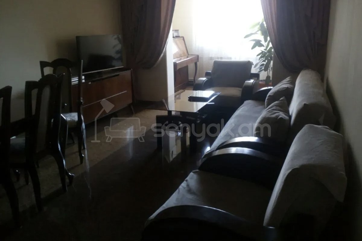 3 Սենյականոց Բնակարան Քարե Շենքում, 78քմ, 3/5 հարկ, Նորմալ Վիճակում, Կահավորված