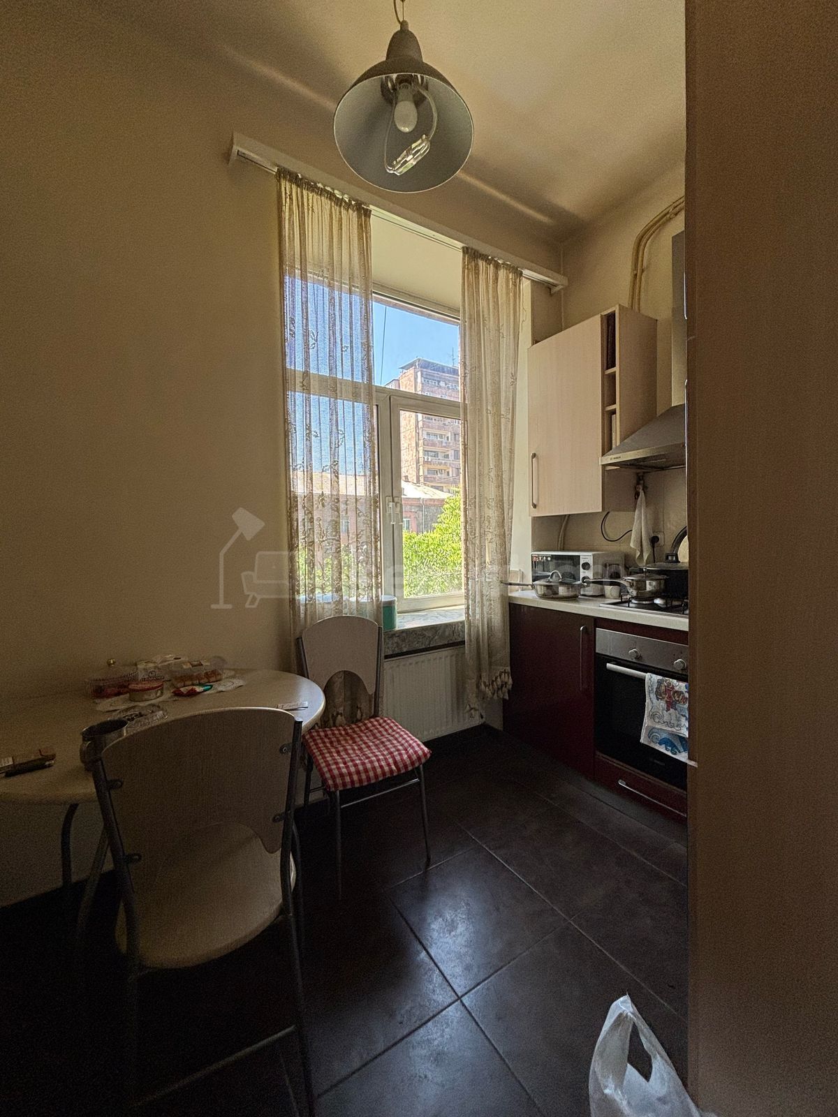 1 Սենյականոց Բնակարան Քարե Շենքում, 42քմ, 3/5 հարկ, Նորմալ Վիճակում