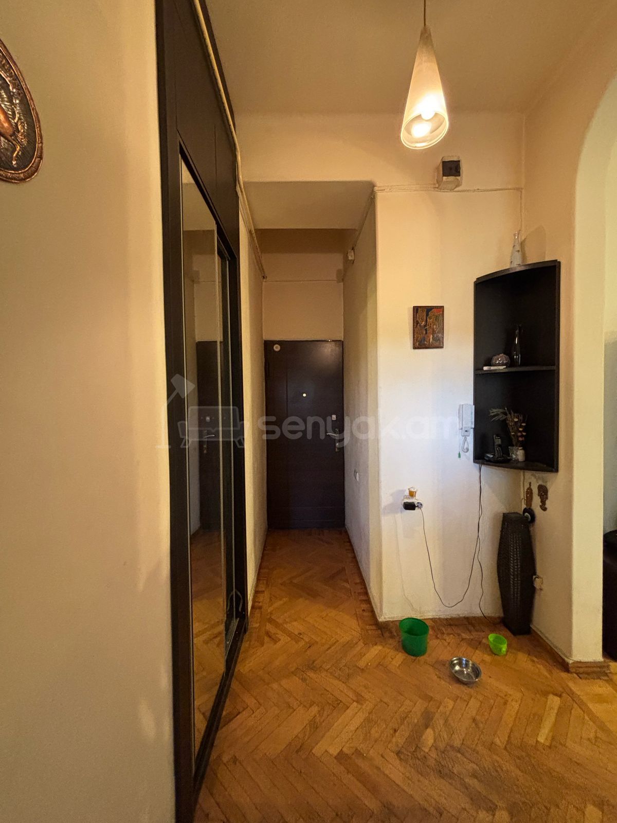 1 Սենյականոց Բնակարան Քարե Շենքում, 42քմ, 3/5 հարկ, Նորմալ Վիճակում