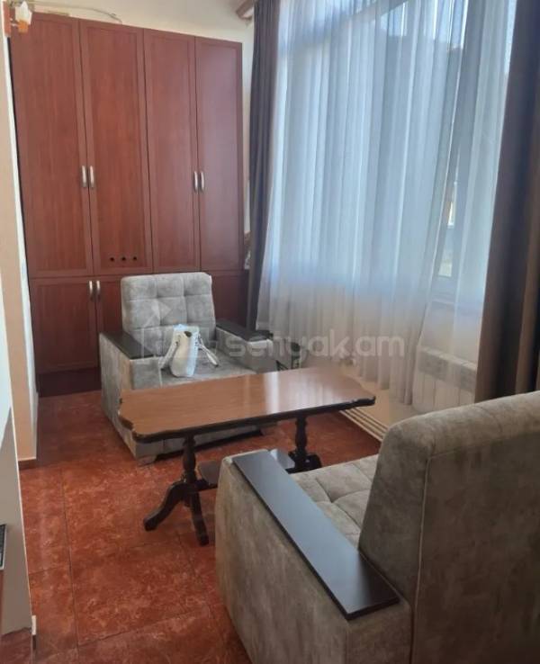 1 Սենյականոց Բնակարան Քարե Շենքում, 40քմ, 2/5 հարկ, Կապիտալ Վերանորոգված, Կահավորված, Արևկող