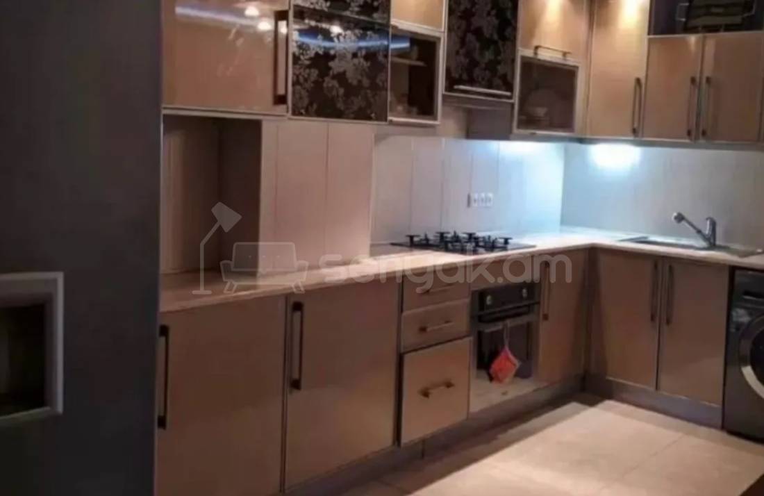 3 Սենյականոց Բնակարան Քարե Շենքում, 86քմ, 5/5 հարկ, Դիզայներական Վերանորոգված, Կահավորված, Արևկող