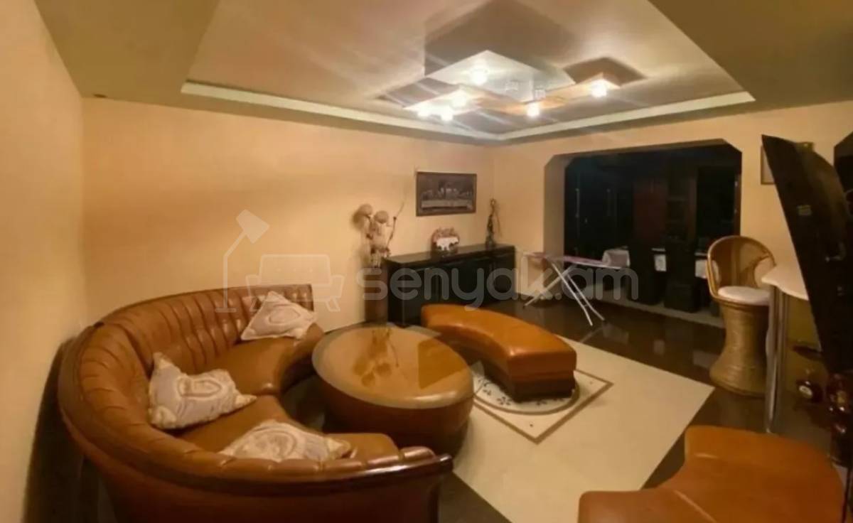 3 Սենյականոց Բնակարան Քարե Շենքում, 86քմ, 5/5 հարկ, Դիզայներական Վերանորոգված, Կահավորված, Արևկող