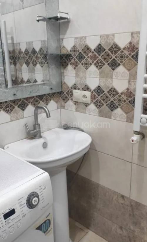2 Սենյականոց Բնակարան, 43քմ, 12/13 հարկ, Կապիտալ Վերանորոգված, Մասամբ Կահավորված, Արևկող