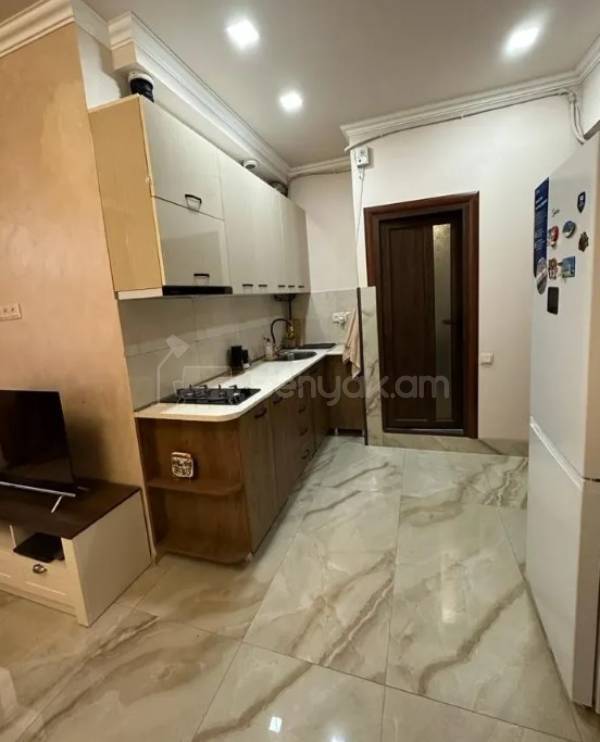 2 Սենյականոց Բնակարան Քարե Շենքում, 35քմ, 5/5 հարկ, Դիզայներական Վերանորոգված, Կահավորված, Արևկող