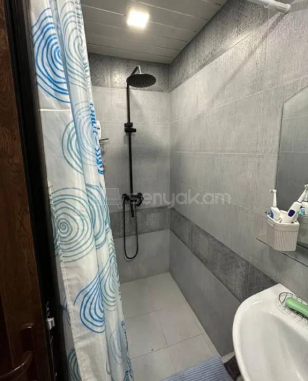 2 Սենյականոց Բնակարան Քարե Շենքում, 35քմ, 5/5 հարկ, Դիզայներական Վերանորոգված, Կահավորված, Արևկող