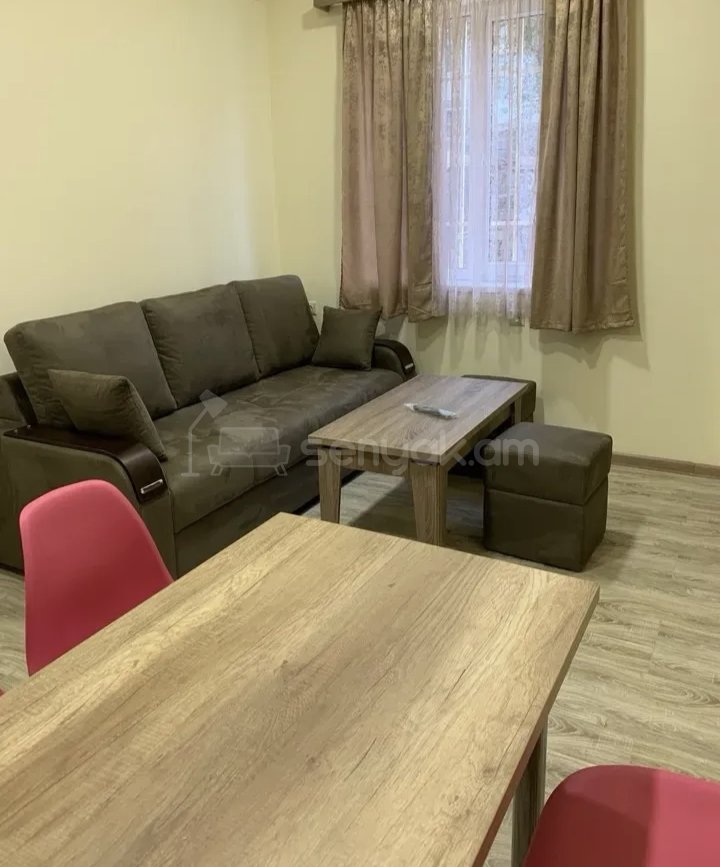 3 Սենյականոց Բնակարան Քարե Շենքում, 68քմ, 2/4 հարկ, Կապիտալ Վերանորոգված, Կահավորված