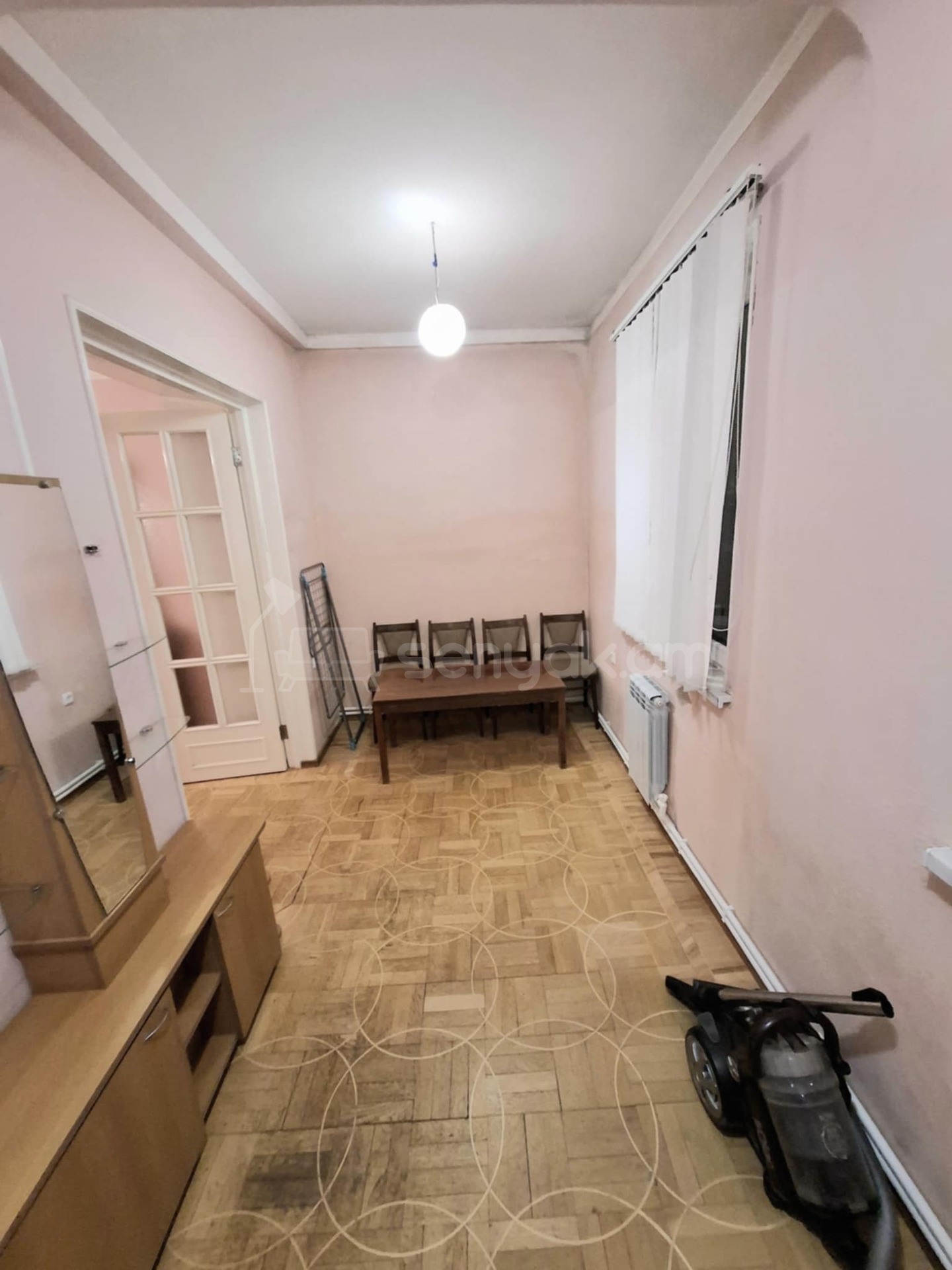 3 Սենյականոց Բնակարան Քարե Շենքում, 65քմ, 4/4 հարկ, Նորմալ Վիճակում, Կահավորված, Արևկող