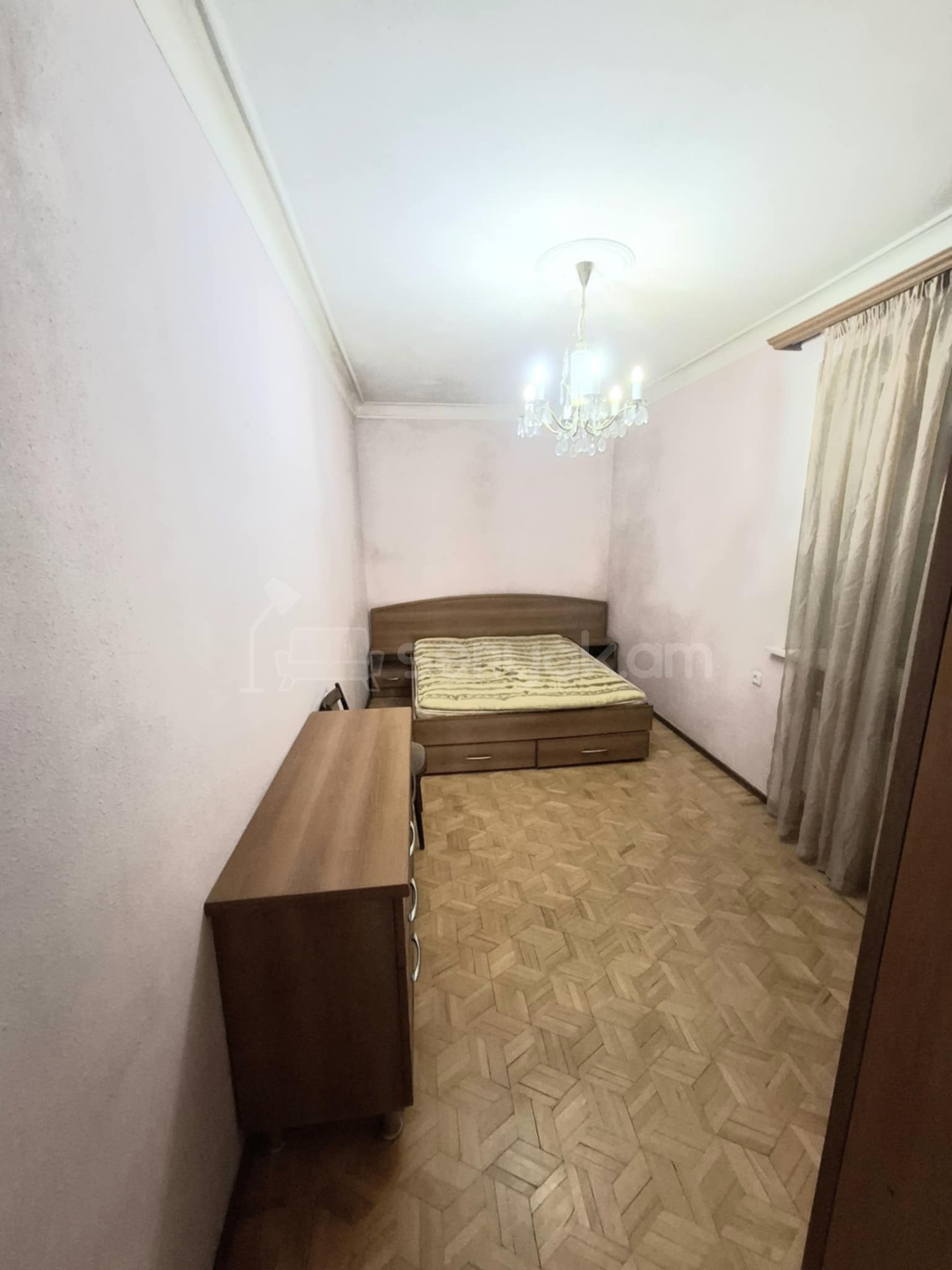 3 Սենյականոց Բնակարան Քարե Շենքում, 65քմ, 4/4 հարկ, Նորմալ Վիճակում, Կահավորված, Արևկող