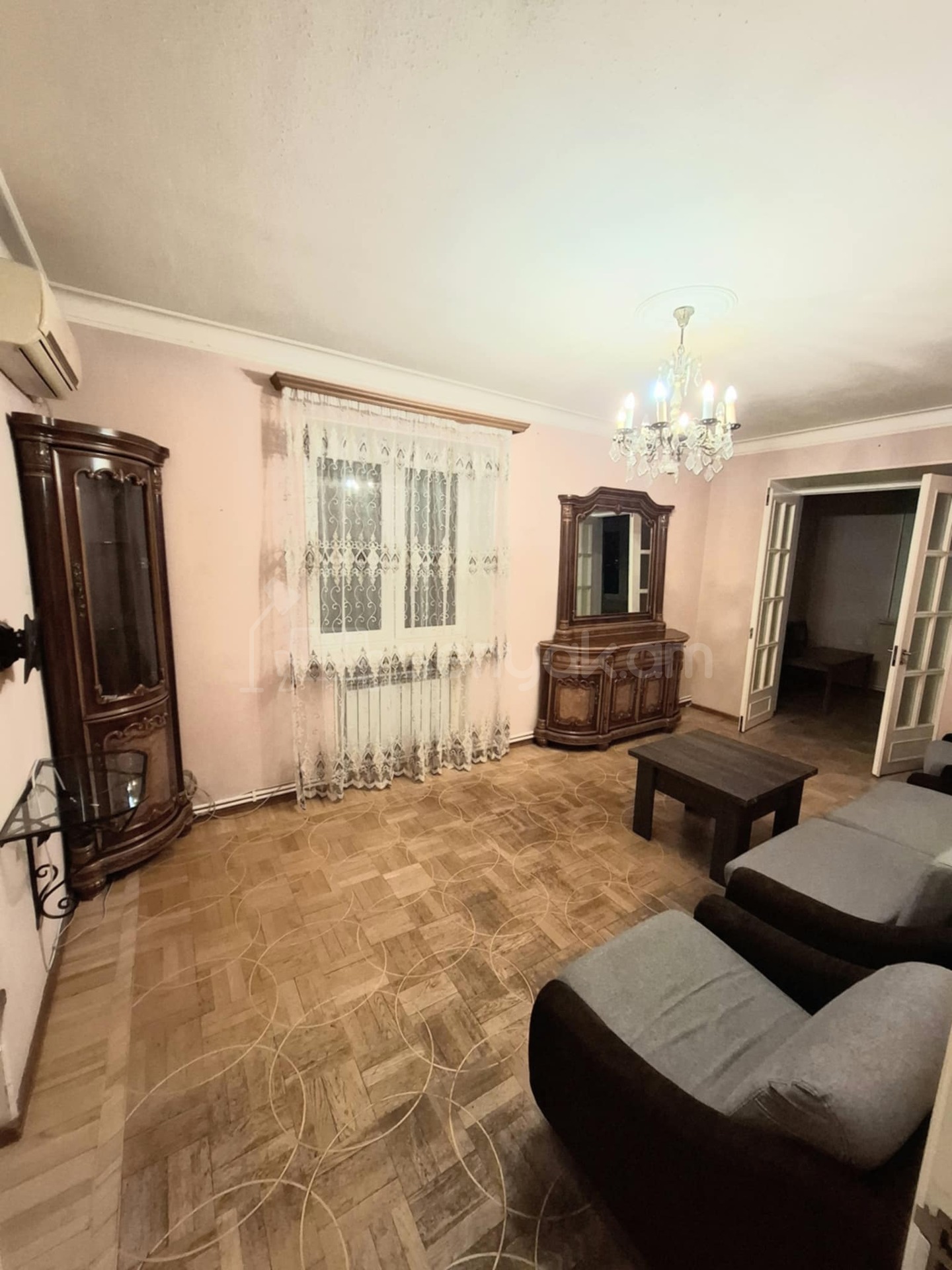 3 Սենյականոց Բնակարան Քարե Շենքում, 65քմ, 4/4 հարկ, Նորմալ Վիճակում, Կահավորված, Արևկող