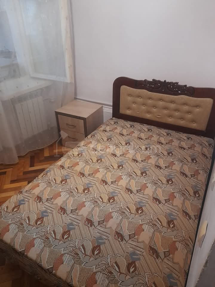 2 Սենյականոց Բնակարան Քարե Շենքում, 55քմ, 5/5 հարկ, Նորմալ Վիճակում, Կահավորված, Արևկող
