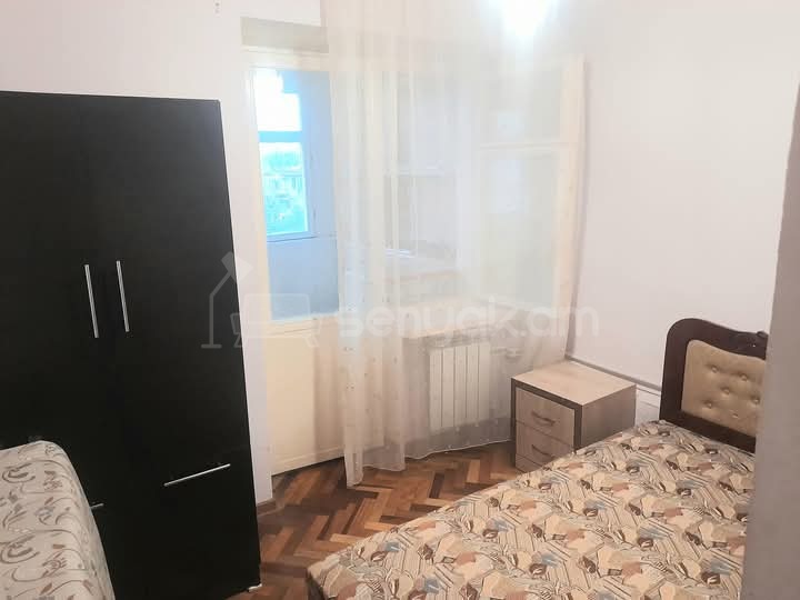 2 Սենյականոց Բնակարան Քարե Շենքում, 55քմ, 5/5 հարկ, Նորմալ Վիճակում, Կահավորված, Արևկող