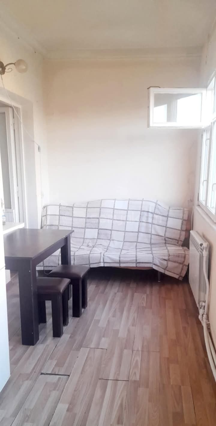 2 Սենյականոց Բնակարան Քարե Շենքում, 55քմ, 5/5 հարկ, Նորմալ Վիճակում, Կահավորված, Արևկող