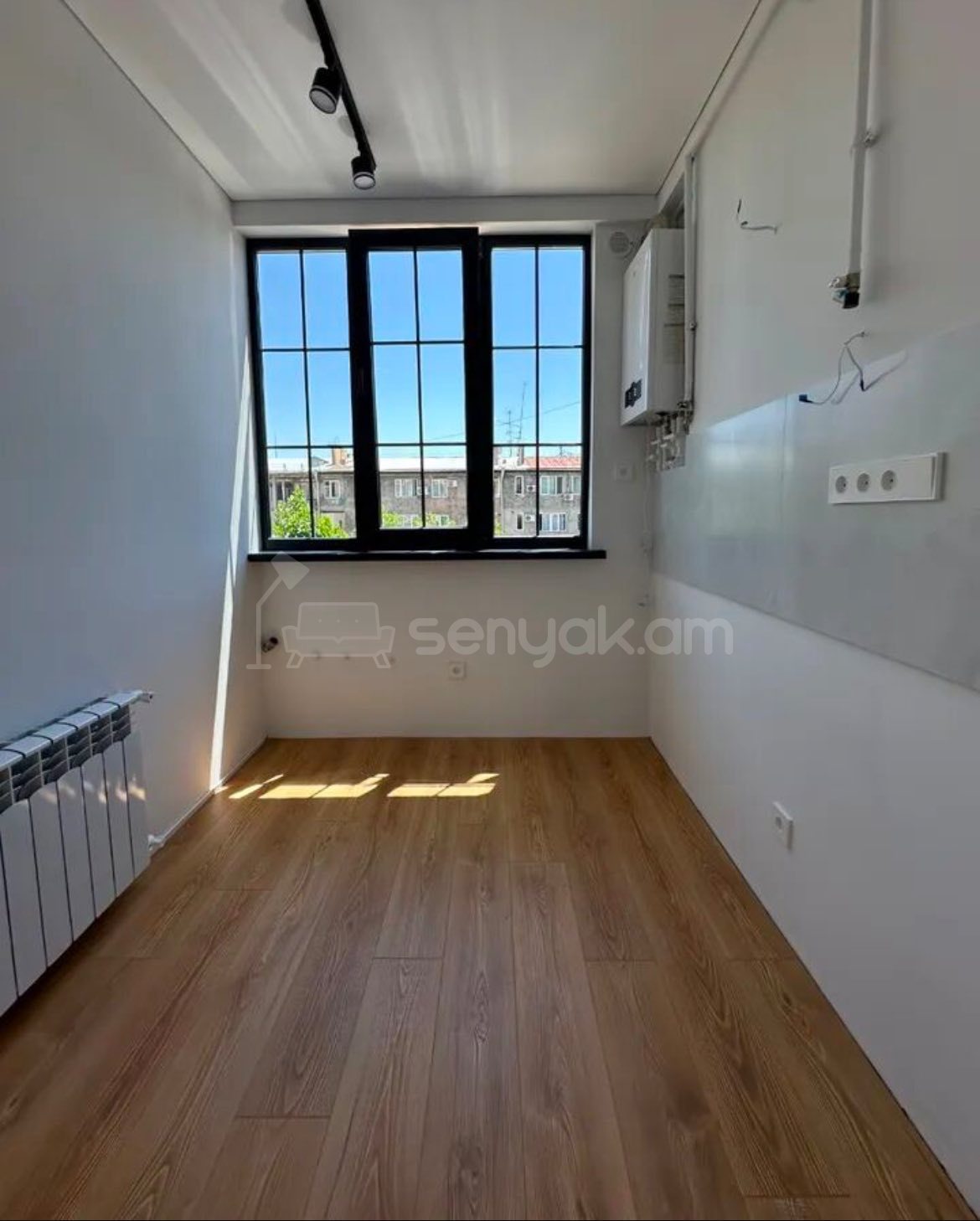 2 Սենյականոց Բնակարան Քարե Շենքում, 36քմ, 2/5 հարկ, Դիզայներական Վերանորոգված