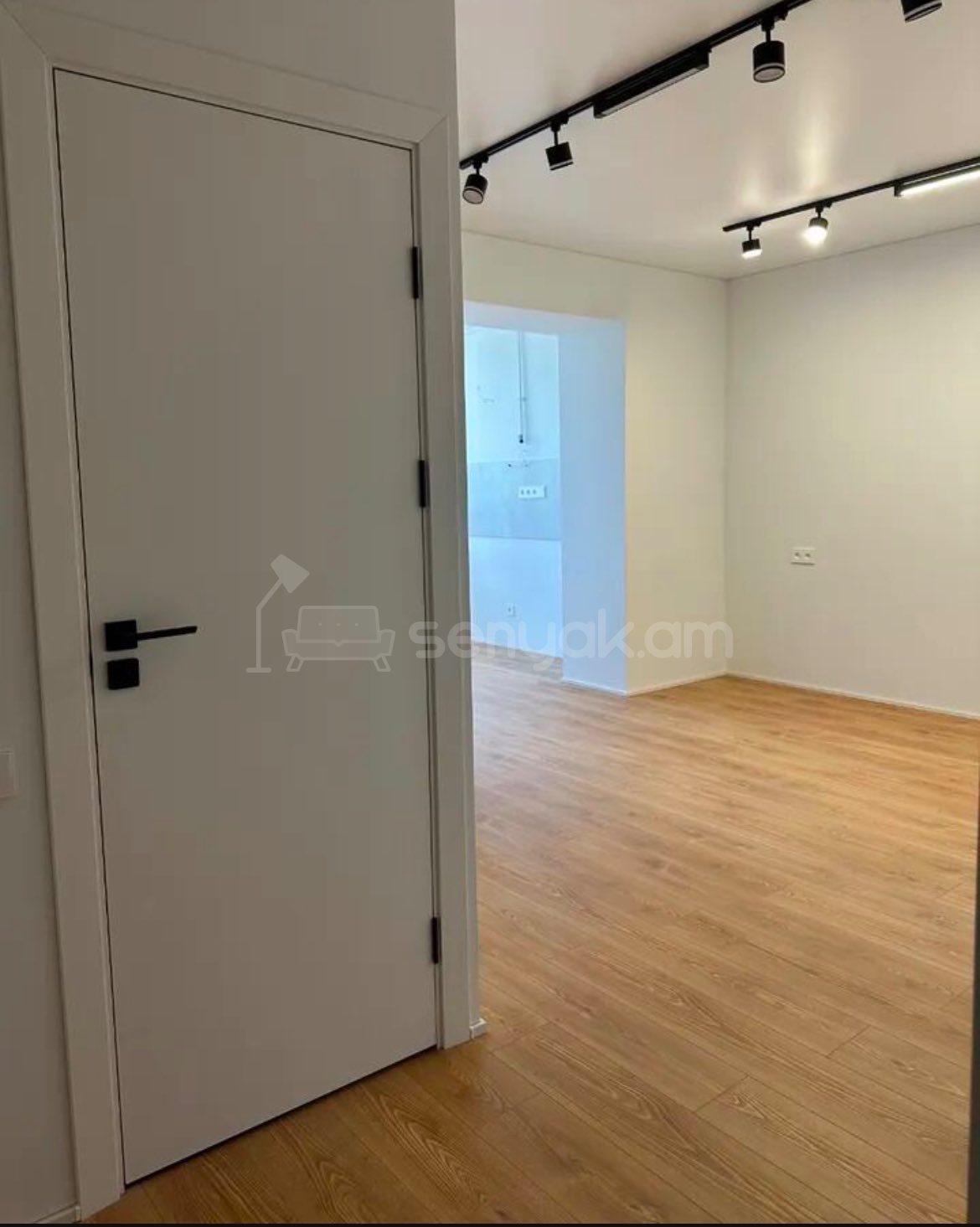 2 Սենյականոց Բնակարան Քարե Շենքում, 36քմ, 2/5 հարկ, Դիզայներական Վերանորոգված