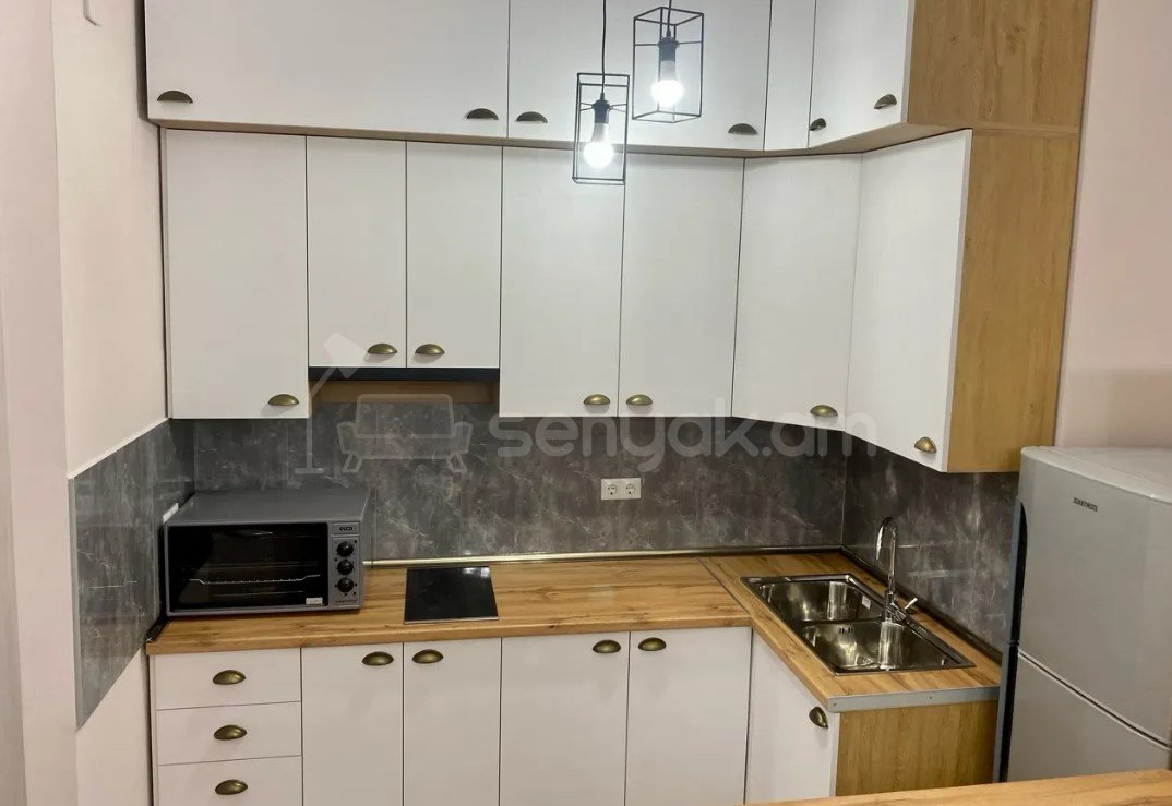 3 Սենյականոց Բնակարան Քարե Շենքում, 57քմ, 7/10 հարկ, Կապիտալ Վերանորոգված, Կահավորված, Արևկող