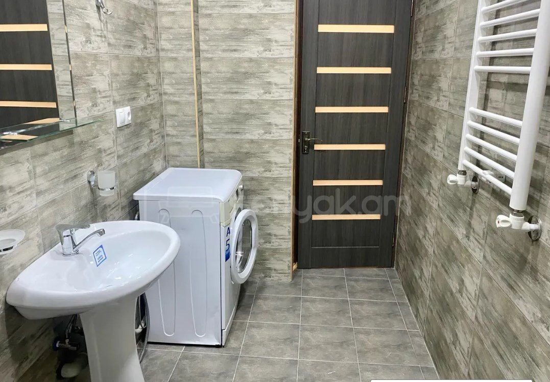 3 Սենյականոց Բնակարան Քարե Շենքում, 57քմ, 7/10 հարկ, Կապիտալ Վերանորոգված, Կահավորված, Արևկող