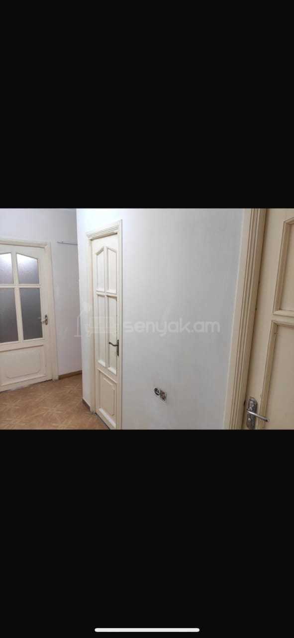 1 Սենյականոց Բնակարան Քարե Շենքում, 45քմ, 2/5 հարկ, Նորմալ Վիճակում, Կահավորված