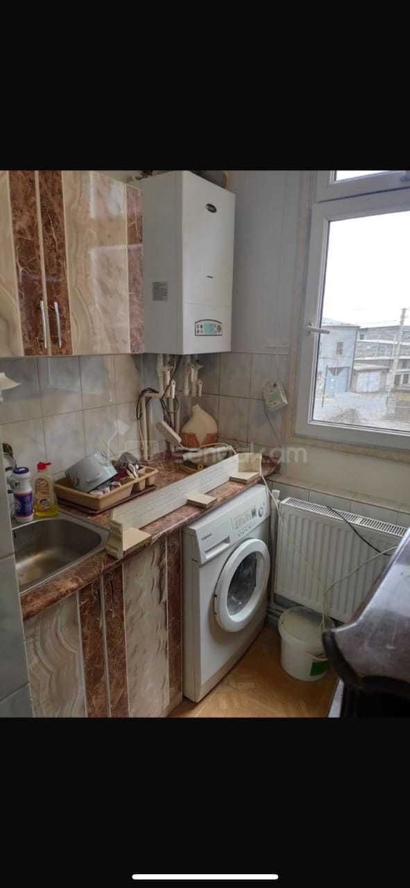 1 Սենյականոց Բնակարան Քարե Շենքում, 45քմ, 2/5 հարկ, Նորմալ Վիճակում, Կահավորված