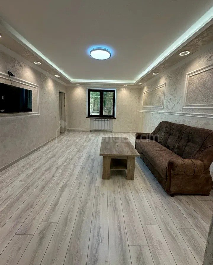 2 Սենյականոց Բնակարան Քարե Շենքում, 57քմ, 2/5 հարկ, Կապիտալ Վերանորոգված