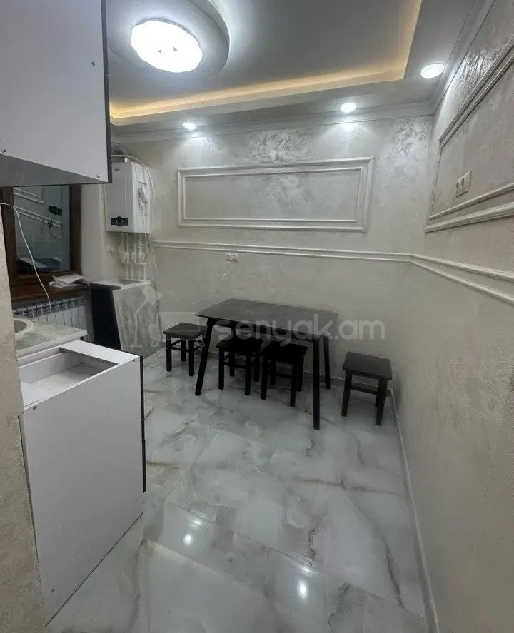 2 Սենյականոց Բնակարան Քարե Շենքում, 57քմ, 2/5 հարկ, Կապիտալ Վերանորոգված