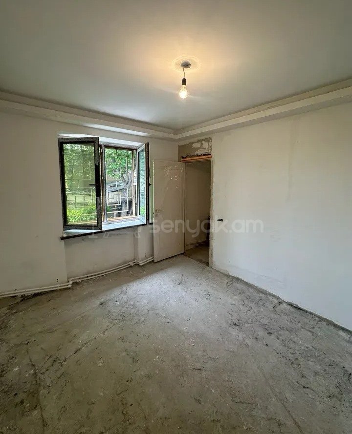 2 Սենյականոց Բնակարան Քարե Շենքում, 57քմ, 2/5 հարկ, Կապիտալ Վերանորոգված