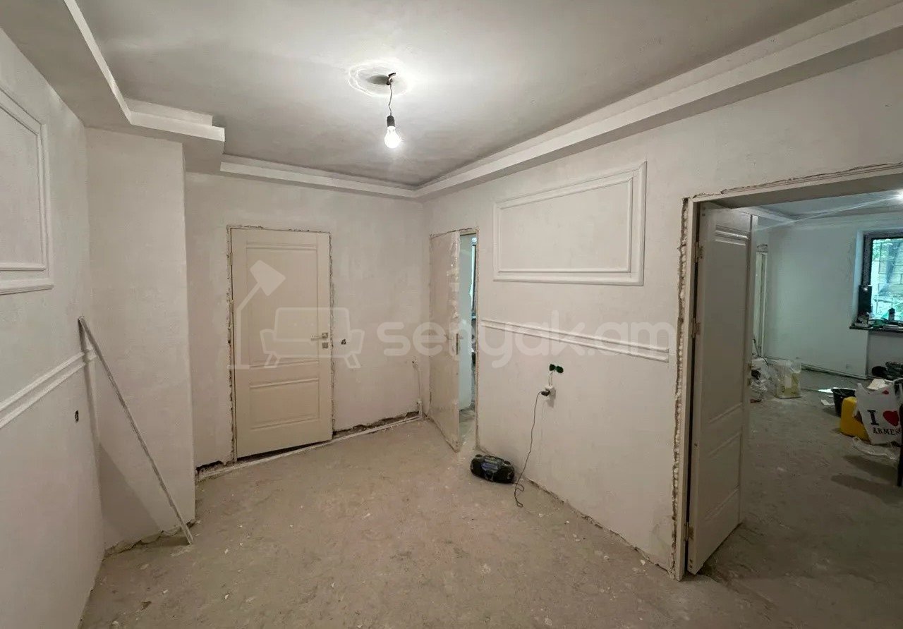 2 Սենյականոց Բնակարան Քարե Շենքում, 57քմ, 2/5 հարկ, Կապիտալ Վերանորոգված