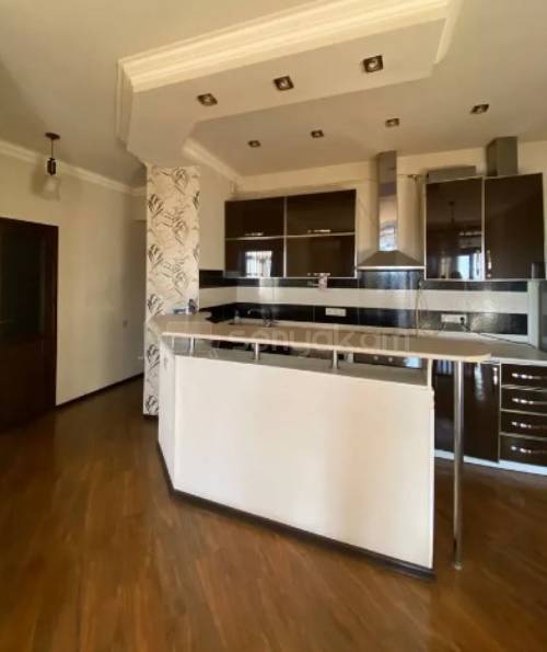 2 Սենյականոց Բնակարան Քարե Շենքում, 40քմ, 5/5 հարկ, Կապիտալ Վերանորոգված, Կահավորված